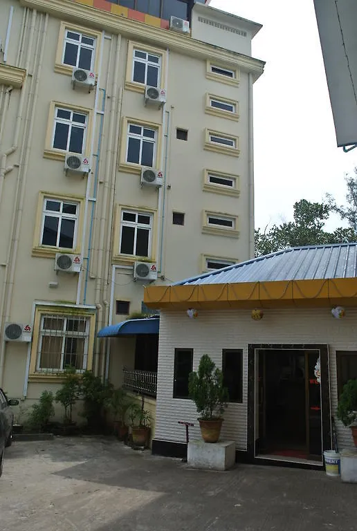Hotel Shwe Eain Taw Янгон 0*,